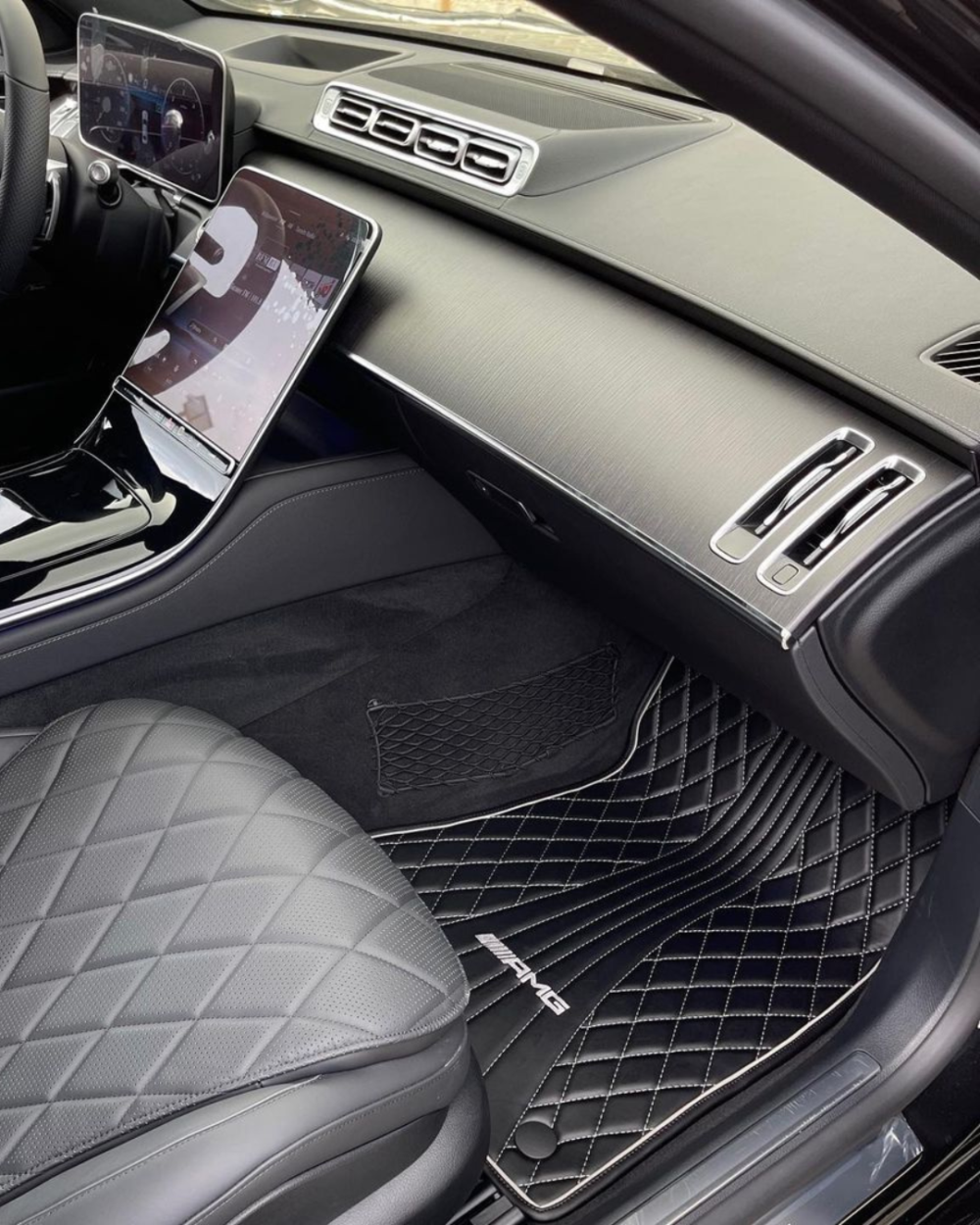 Alternative view of Elegant Graphite