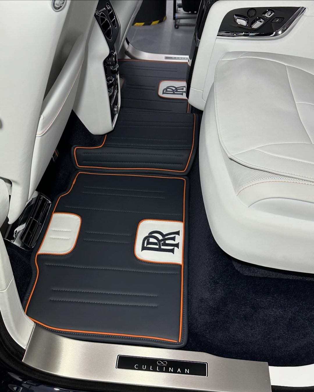 Royal Emblem - Image 3